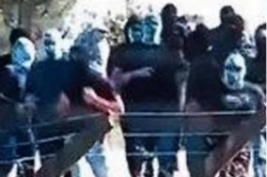 (VIDEO) NOŽEVIMA NA FUDBALERE: Navijači Sportinga napali igrače i demolirali svlačionicu
