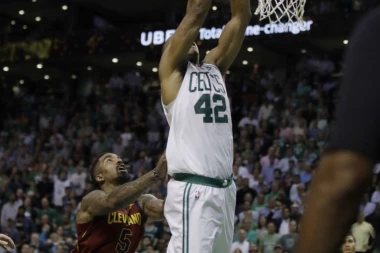 (VIDEO) FAUL ZA ZATVOR: Košarkaš Klivlenda napravio potez koji je šokirao planetu