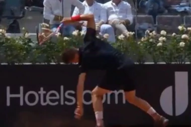 (VIDEO) AUSTRIJANAC ODLEPIO: Tim slomio reket posle poraza od Fonjinija