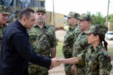 VULIN: Svaki vojnik sada ima dva kompleta uniforme i nove čizme!