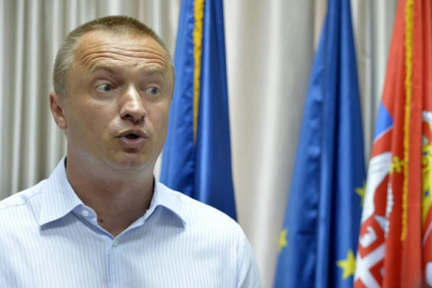 RADULOVIĆ RASKRINKAO ĐILASOVOG PAJTOSA: Pajtić tražio pomoć za ličnu privatizaciju!