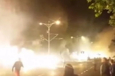 (VIDEO) PROSLAVA TITULE: "Delije" zapalile Lion