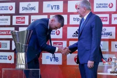 FOTKA GODINE: Kad se Šaras stvarno pokloni VELIKOM ŽOCU