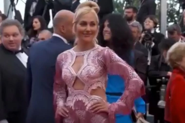 ČUVENA HUREM STIGLA U KAN: Sa ovim holivudskim glumcem se fotkala!