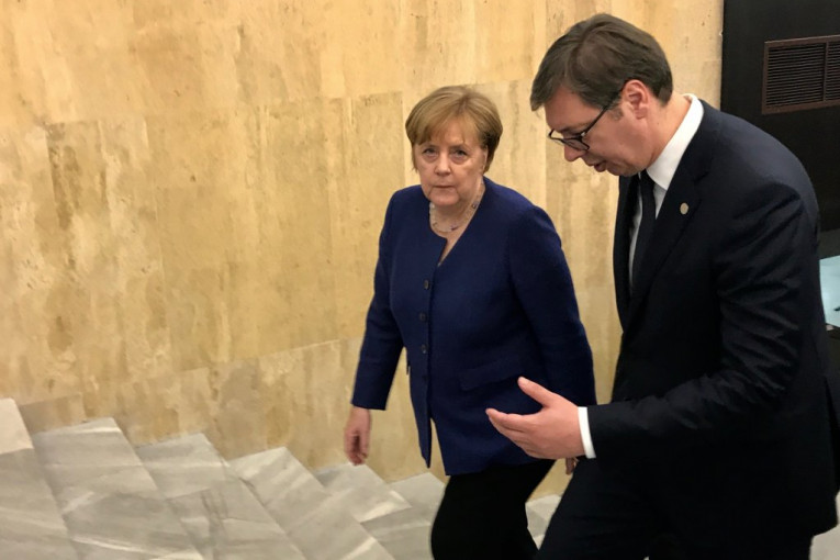 Vučić se u Davosu sastaje sa kancelarkom Angelom Merkel!