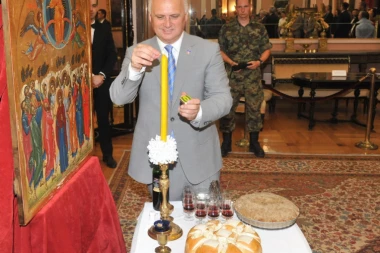 VESIĆ POVODOM SPASOVDANA: Bilo je ratova i razaranja - ali su se Srbija i Beograd UVEK UZDIZALI!