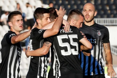 CRNO-BELI PALE MOTORE: Fudbaleri Partizana obavili lekarske preglede