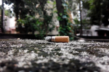 STRAVIČAN ZLOČIN U NIŠU: Maloletnika skinuli, pa mu gasili CIGARETE po telu!