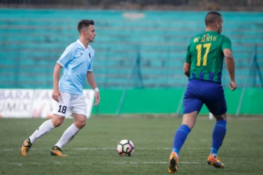 (VIDEO) Dečko, idi u ćošak: SRAMOTAN POKUŠAJ FUDBALERA RADA DA ISCENIRA PENAL!