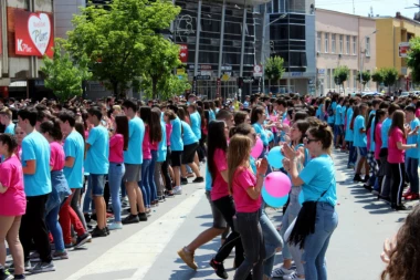 MATURANTSKI PLES ODUŠEVIO JAGODINCE