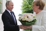KO JE ZVAO MERKELOVU TOKOM SASTANKA S PUTINOM? Misteriozni poziv nemačkoj kancelarki NASMEJAO ruskog predsednika, ali ZBUNIO sve ostale!