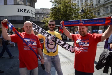 (VIDEO) PARTIZAN, PARTIZAN ODZVANJALO ARENOM: Navijači CSKA skandirali crno-belima