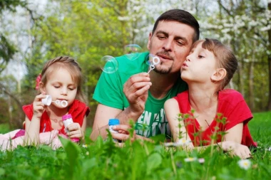Slučajno je otkrila da joj muž ima DRUGU PORODICU - U KOMŠILUKU: Evo kako je to rešila!