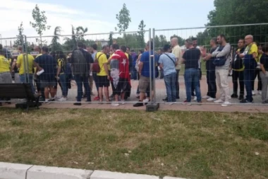 (VIDEO) BEOGRAD JE SVET: Pogledajte atmosferu ispred Arene uoči duela Fenerbahčea i Žalgirisa