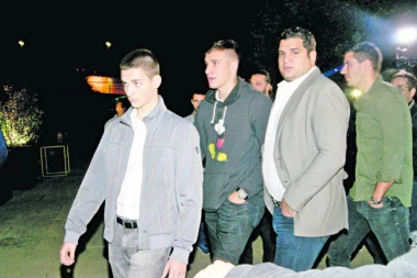 Bogdan ludovao uz hip-hop na splavu!