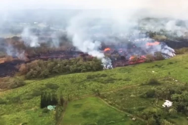 (VIDEO) PRETI OPASNOST PO ZDRAVLJE: Stravična lava sa Havaja juri da POKORI OKEAN!