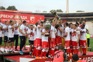 Fudbalerima Zvezde uručen šampionski pehar!