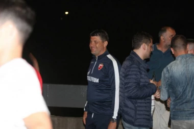 (VIDEO) ŠETNJA NASTAVLJENA: Autobus izgoreo, fudbaleri Zvezde prošli bez povreda!