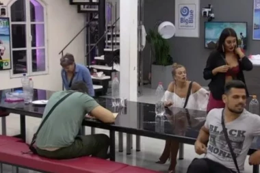 (VIDEO) Drama: Dok je Sloba PEVAO KIJI, LUNI POZLILO!