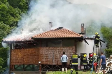 ČUDO NEVIĐENO U VLADIČINOM HANU: Manastir potpuno izgoreo, samo TRI IKONE ostale netaknute