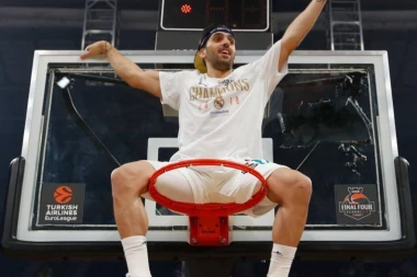 (FOTO) LUDA PROSLAVA IGRAČA REALA: Kampaco je izveo nešto neočekivano, a onda se pojavio problem...