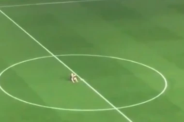 SLIKA KOJA CEPA SRCE - Posle utakmice: Inijesta je satima sam sedeo na terenu i plakao