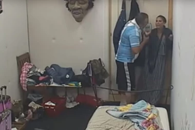 MIKI VUKAO NADEŽDU, PA SE UDARAO KAMENJEM U GLAVU!