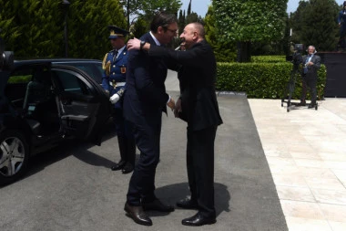 VUČIĆ STIGAO U AZERBEJDŽAN: Dvojica predsednika razgovarala u "ČETIRI OKA" - potpisani važni dokumenti