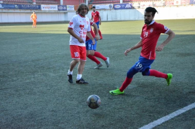 SVE ZA DECU: Kad umetnici i fudbalske legende igraju "Zajedno za život"