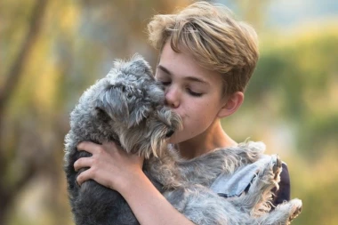 Roditelji, evo zašto dete treba da ima psa ili mačku!