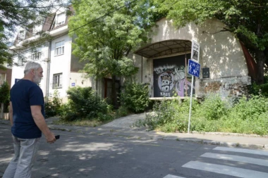 (FOTO) DETALJI DRAME ISPRED POZORIŠTA: Ručne bombe bile u orginalnim kutijama