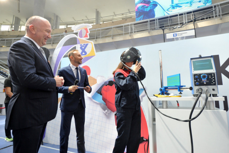 Sajam je otvorio ministar zadužen za inovacije i tehnološki razvoj Nenad Popović