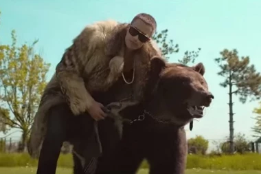CECA JE U SPOTU IMALA TIGRA, a popularni reper otišao korak dalje i UKROTIO MEDVEDA!