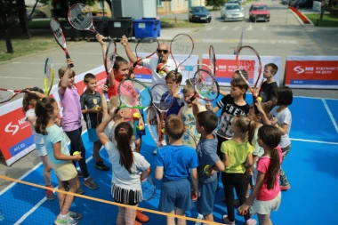 Teniski spektakl za decu u Opovu