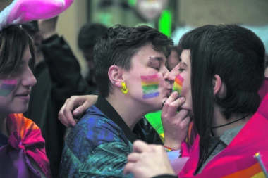 Spremaju burme: Srpski gejevi od sada mogu da sklope brak u BiH