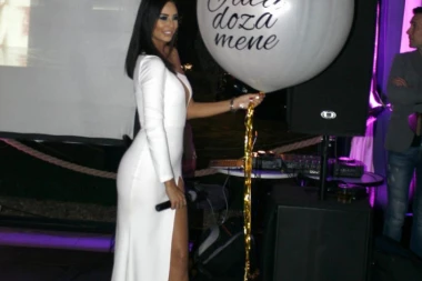 TEK OKUPANA: Kaća Grujić NAGA na fotkama!