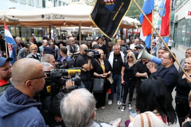 Proustaške snage: Protest u Vukovaru, nastavak hajke na Srbe