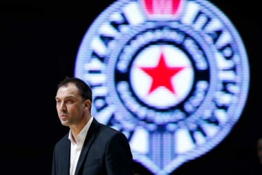 (FOTO) Istorija upisana iznad novog grba Partizana