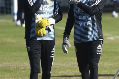 SUPRUGA GOLMANA ARGENTINE OGORČENA: Lažu, Romero je spreman za SP!