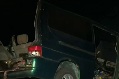 Jezive scene na ulazu u tunel! U teškoj nesreći ima povređenih