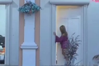 KIJA RAZVALILA VRATA, PA POLETELA NA ZADRUGARKU!