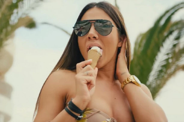 Sandra Afrika raspisala oglas! Pevačica traži DEČKA, ovo su uslovi koje onaj pravi mora da ispuni