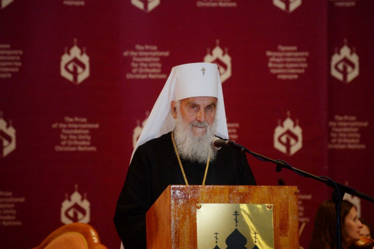 Patrijarh Irinej: Bezbožnici su digli ruku na svetinje gospodnje
