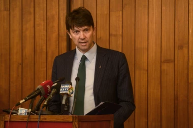 RASPAD SISTEMA: Nikola Jovanović dao šut kartu Jeremiću, podneo ostavku na sve funkcije