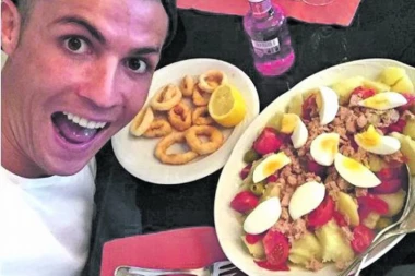 RONALDO KRKA JAJA I LIGNJE, DOK SALAH GLADUJE