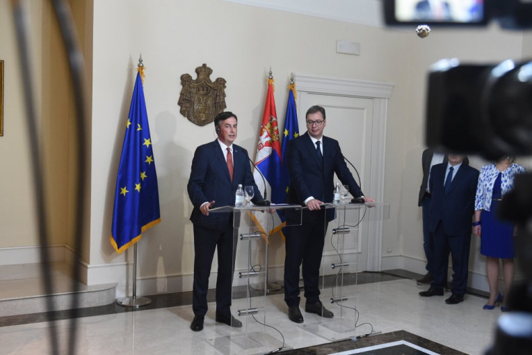 MEKALISTAR: Podrška Vučiću i Tačiju za postizanje sporazuma
