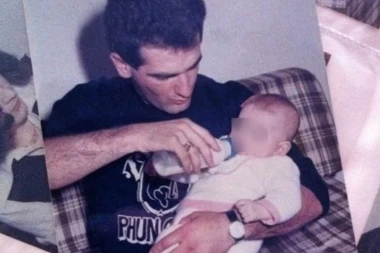 PEVAČ OBJAVIO 40 GODINA STARE FOTOGRAFIJE i čestitao ćerki ROĐENDAN!