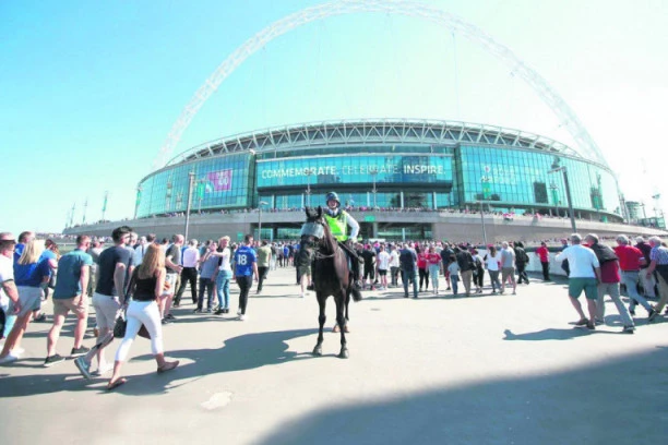 (VIDEO) LUDNICA U PLEJ-OFU ČEMPIONŠIPA: U jednom polufinalu sigurica, a u drugom VATROMET! Zna se ko ide na "Vembli"