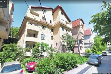 PIJANA MAJKA IZBOLA SINA ZBOG DEVOJKE!