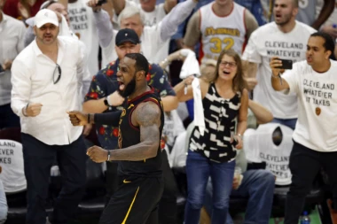 (VIDEO) Džejms doneo majstoricu Klivlendu